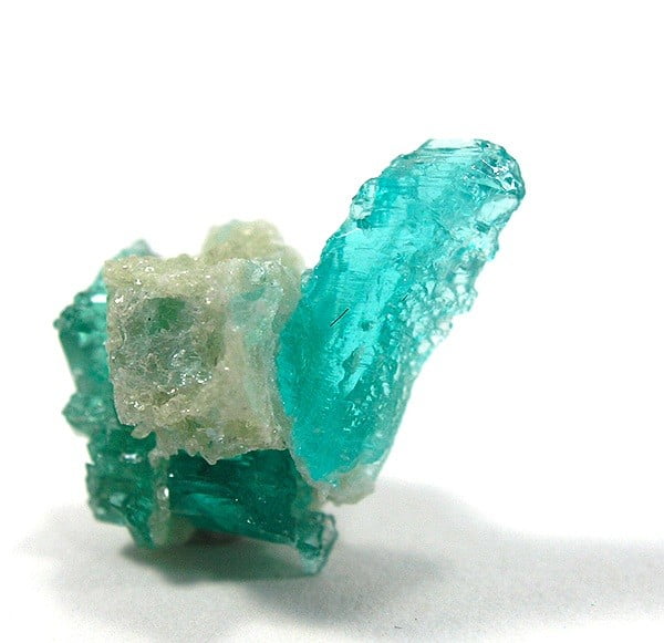What is Paraiba Tourmaline really? In 1989, the world of gemstones witnessed a dazzling discovery. Nestled in the mines of Paraíba, Brazil, a new type of tourmaline emerged, captivating gemologists and jewelry enthusiasts alike. Its electrifying hues, ranging from a "windex" blue to a neon green, defied expectations. Unlike any tourmaline seen