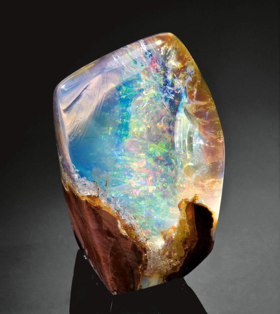 Oregon opals hold a special niche in the gem world, appreciated for their distinctive characteristics. Oregon opals tend to be translucent